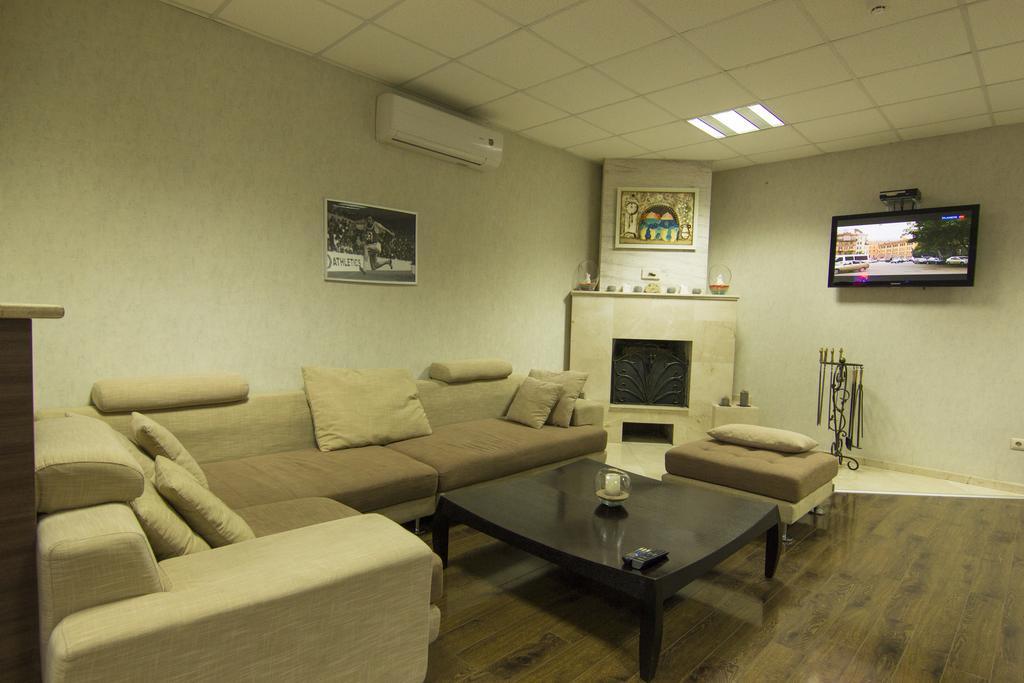 Athletics Hotel Tbilisi Buitenkant foto
